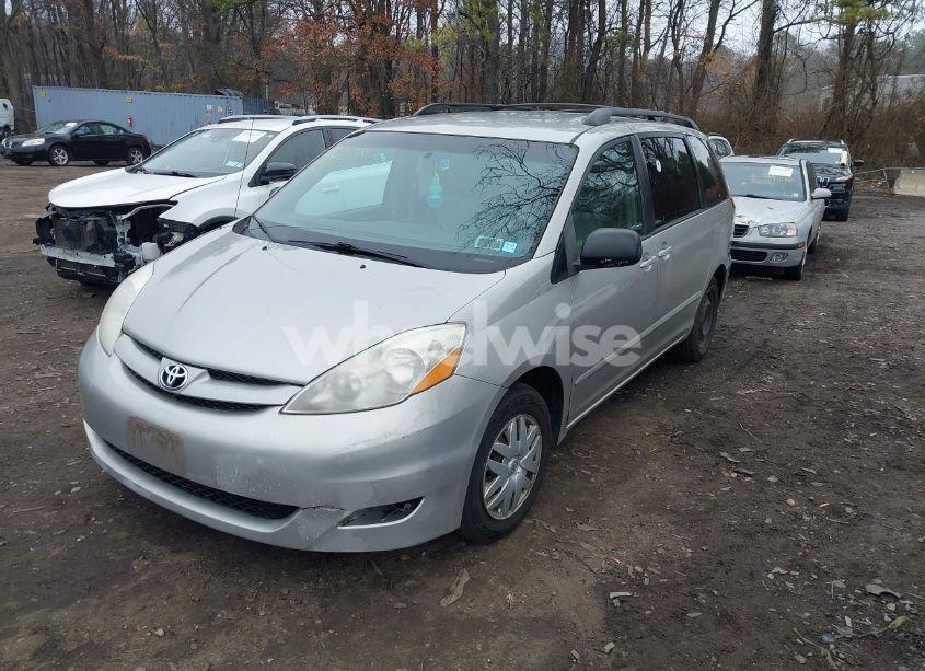 Photo 2 of 2007 Toyota Sienna LE (VIN 5TDZK23C67S096954)