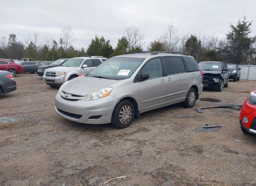 Photo 2 of 2008 Toyota Sienna LE (VIN 5TDZK23C68S111812)