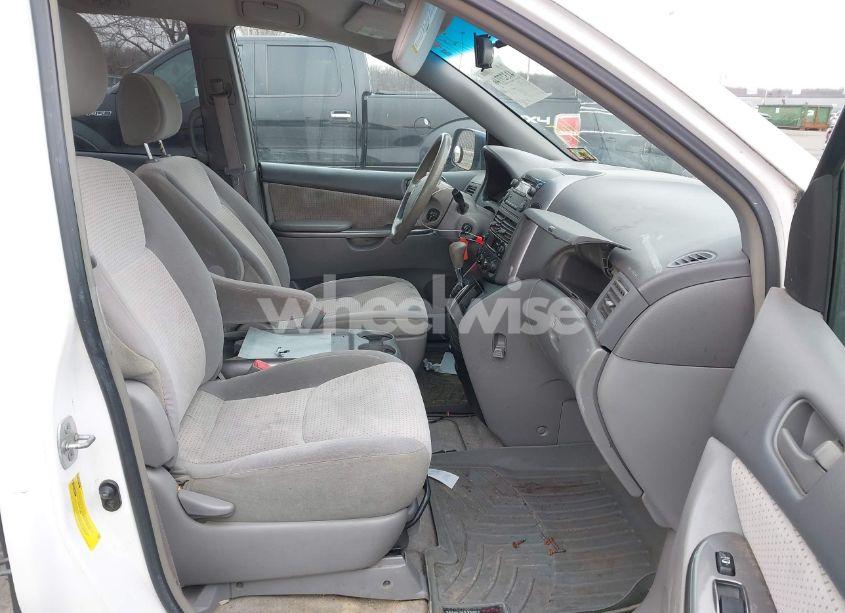 Photo 5 of 2008 Toyota Sienna LE (VIN 5TDZK23C68S169886)