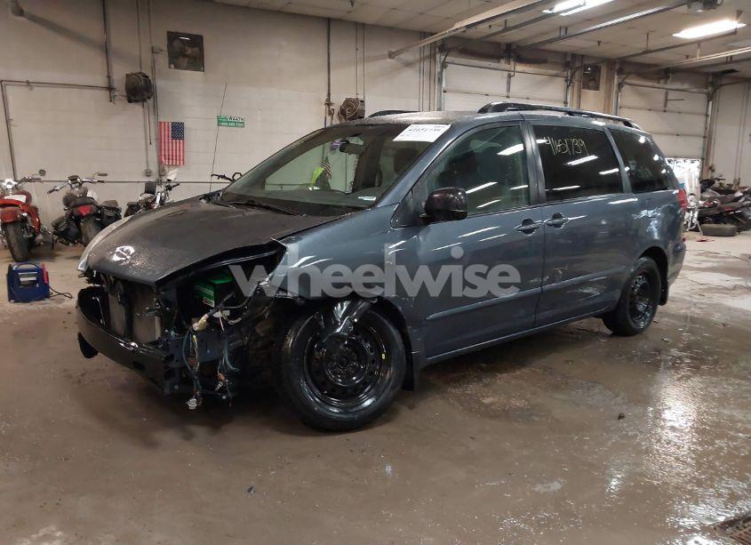 Photo 2 of 2009 Toyota Sienna LE (VIN 5TDZK23C69S249416)