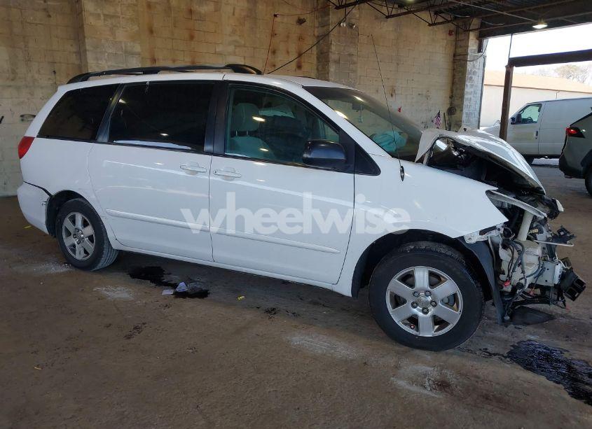 2009 Toyota Sienna LE (VIN 5TDZK23C69S261792) main photo