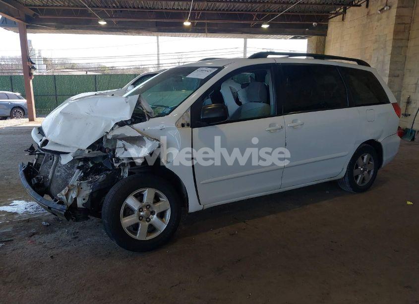 Photo 2 of 2009 Toyota Sienna LE (VIN 5TDZK23C69S261792)