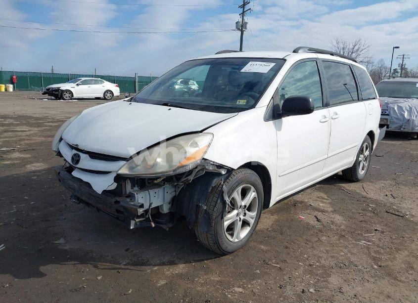 Photo 2 of 2007 Toyota Sienna LE (VIN 5TDZK23C77S034172)