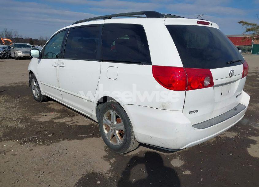 Photo 3 of 2007 Toyota Sienna LE (VIN 5TDZK23C77S034172)