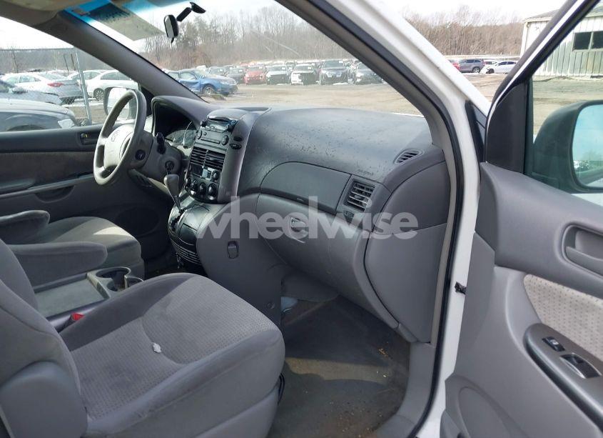 Photo 5 of 2007 Toyota Sienna LE (VIN 5TDZK23C77S034172)