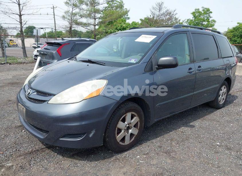 Photo 2 of 2007 Toyota Sienna CE/LE (VIN 5TDZK23C77S060464)