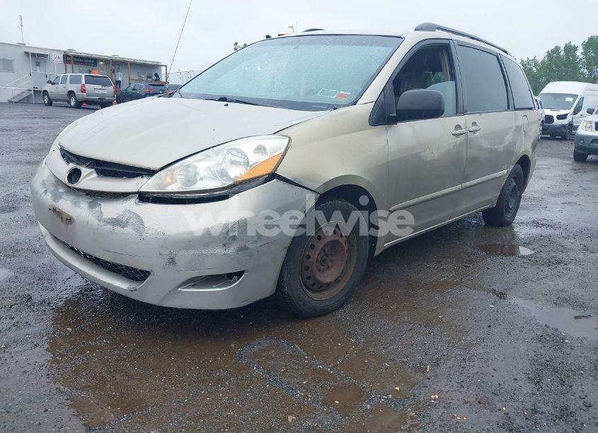 Photo 2 of 2007 Toyota Sienna CE/LE (VIN 5TDZK23C77S069262)
