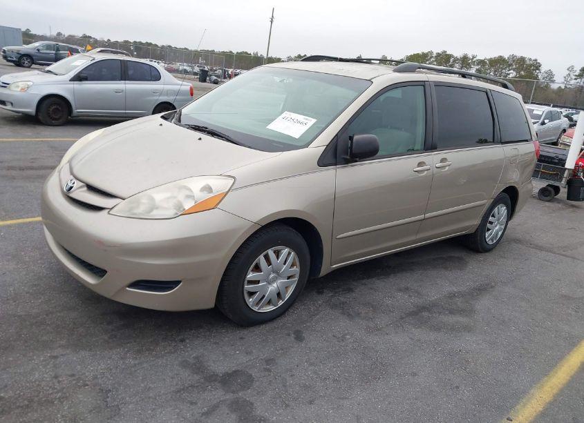 Photo 2 of 2007 Toyota Sienna LE (VIN 5TDZK23C77S081041)