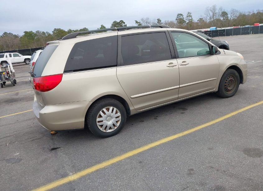 Photo 4 of 2007 Toyota Sienna LE (VIN 5TDZK23C77S081041)