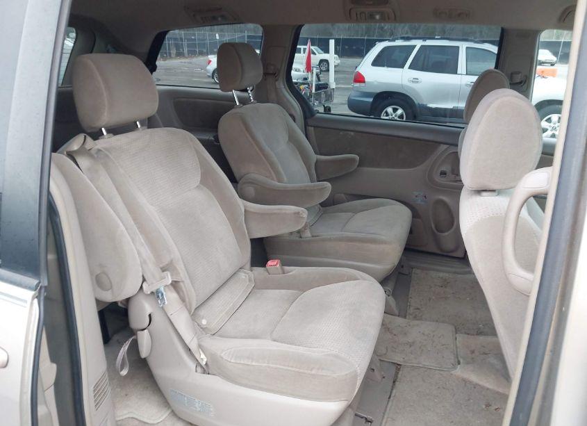 Photo 8 of 2007 Toyota Sienna LE (VIN 5TDZK23C77S081041)
