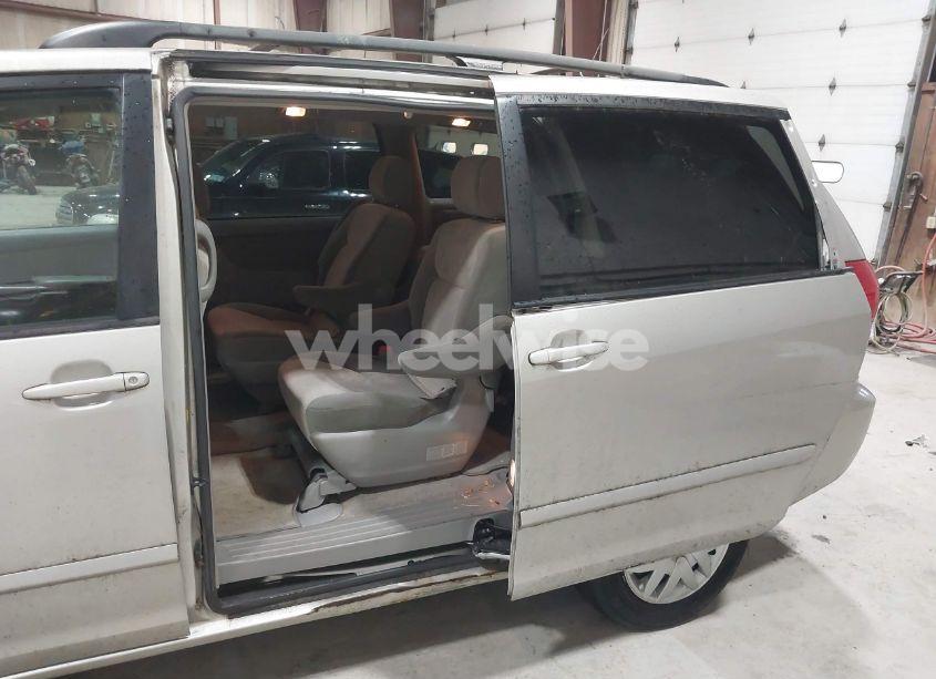 Photo 14 of 2007 Toyota Sienna LE (VIN 5TDZK23C77S082917)