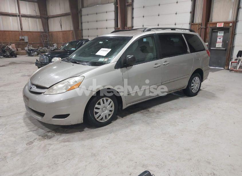Photo 2 of 2007 Toyota Sienna LE (VIN 5TDZK23C77S082917)