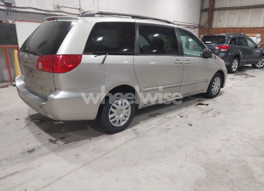 Photo 4 of 2007 Toyota Sienna LE (VIN 5TDZK23C77S082917)