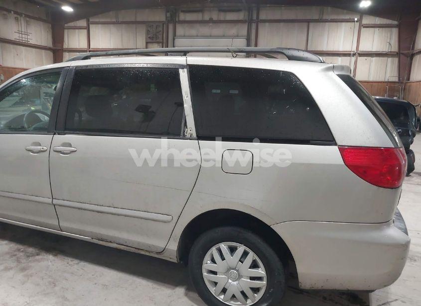 Photo 6 of 2007 Toyota Sienna LE (VIN 5TDZK23C77S082917)