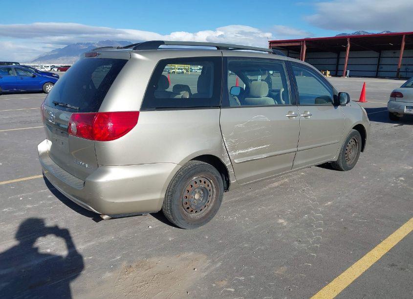 Photo 4 of 2007 Toyota Sienna CE (VIN 5TDZK23C77S091438)