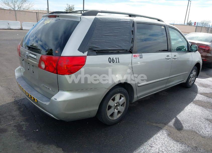 Photo 4 of 2007 Toyota Sienna LE (VIN 5TDZK23C77S091729)