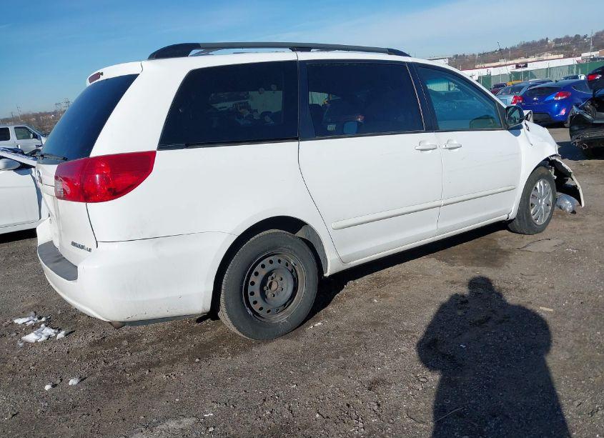 Photo 4 of 2008 Toyota Sienna LE (VIN 5TDZK23C78S141854)