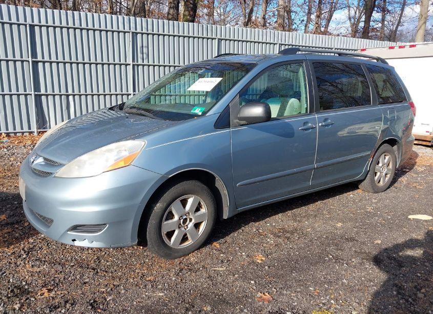 Photo 2 of 2008 Toyota Sienna LE (VIN 5TDZK23C78S204158)