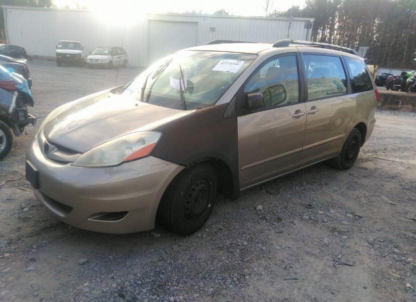 Photo 2 of 2009 Toyota Sienna CE (VIN 5TDZK23C79S230471)