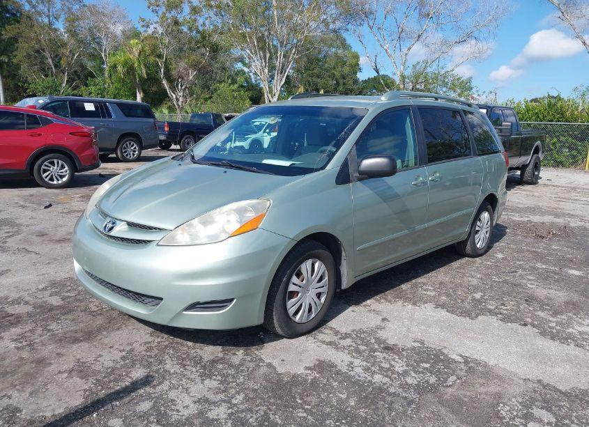 Photo 2 of 2009 Toyota Sienna LE (VIN 5TDZK23C79S247920)