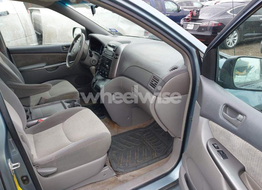Photo 5 of 2009 Toyota Sienna LE (VIN 5TDZK23C79S250610)
