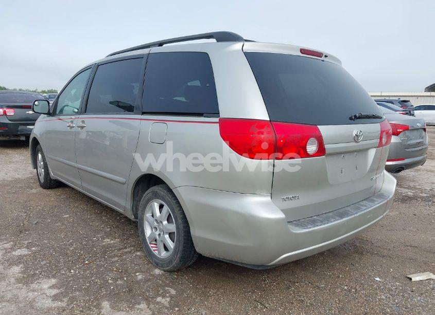Photo 3 of 2007 Toyota Sienna LE (VIN 5TDZK23C87S008888)