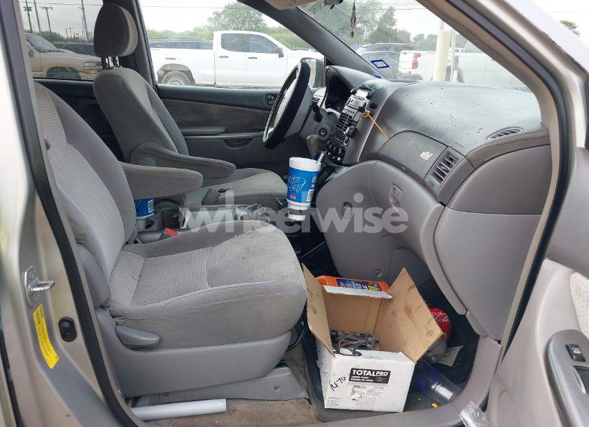 Photo 5 of 2007 Toyota Sienna LE (VIN 5TDZK23C87S008888)