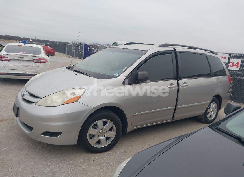 Photo 2 of 2007 Toyota Sienna LE (VIN 5TDZK23C87S023603)