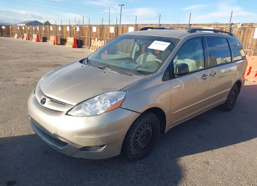 Photo 2 of 2007 Toyota Sienna LE (VIN 5TDZK23C87S024461)