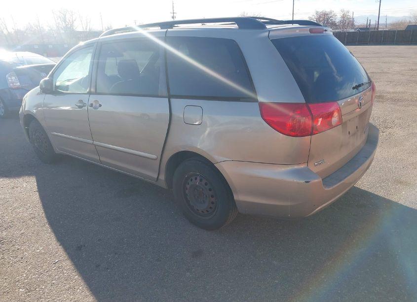 Photo 3 of 2007 Toyota Sienna LE (VIN 5TDZK23C87S024461)