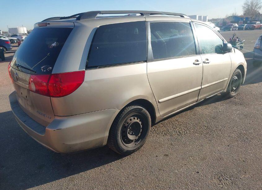 Photo 4 of 2007 Toyota Sienna LE (VIN 5TDZK23C87S024461)