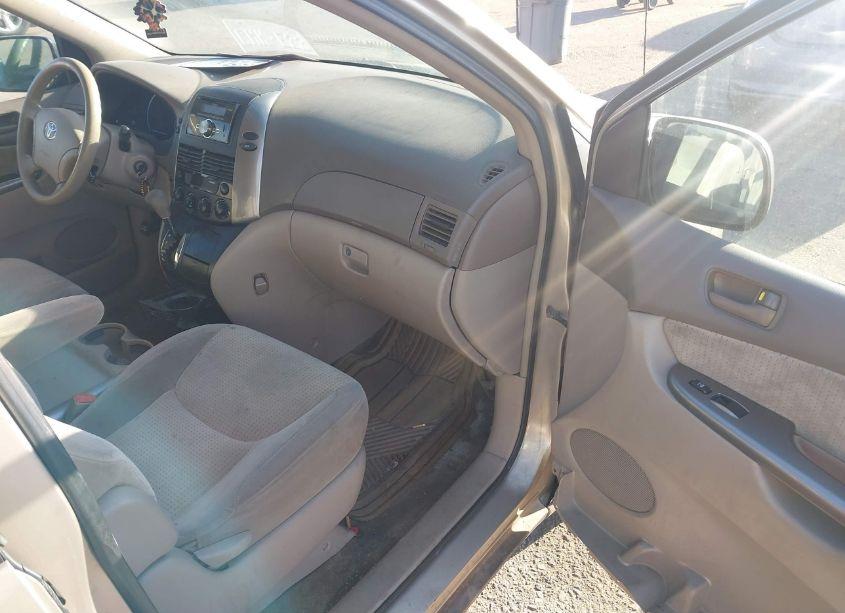Photo 5 of 2007 Toyota Sienna LE (VIN 5TDZK23C87S024461)
