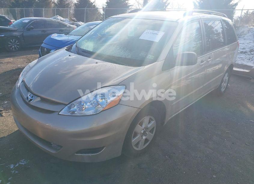 Photo 2 of 2007 Toyota Sienna LE (VIN 5TDZK23C87S034455)