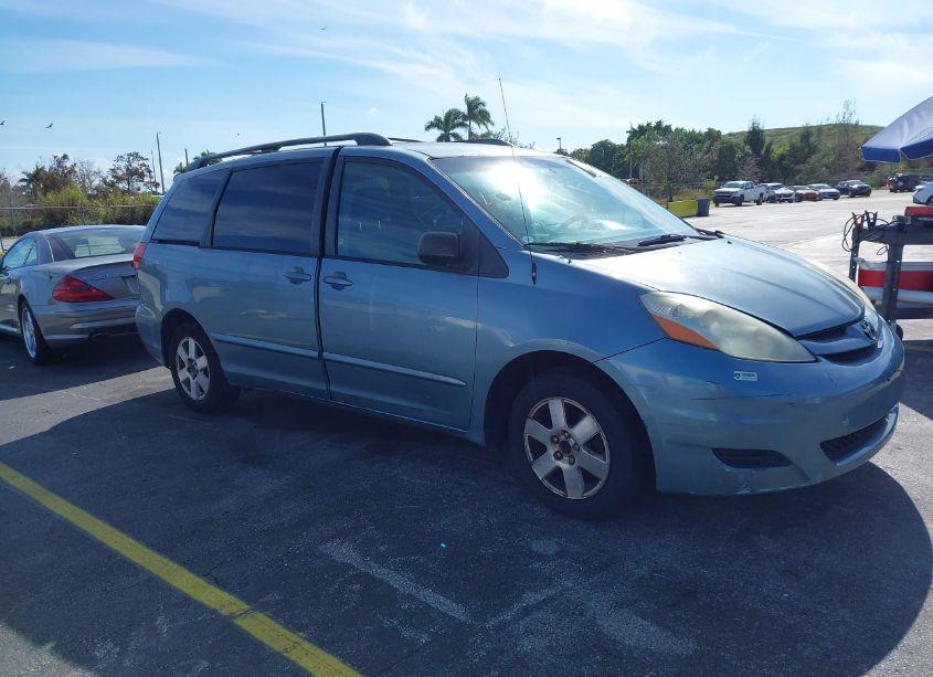 2007 Toyota Sienna LE (VIN 5TDZK23C87S047089) main photo