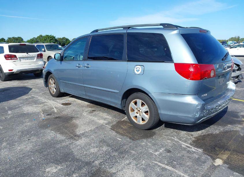 Photo 3 of 2007 Toyota Sienna LE (VIN 5TDZK23C87S047089)