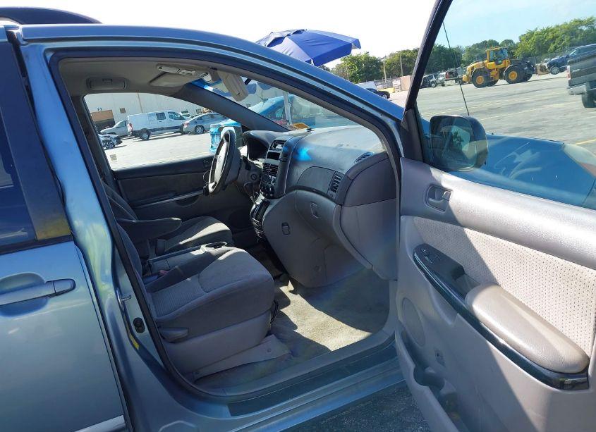 Photo 5 of 2007 Toyota Sienna LE (VIN 5TDZK23C87S047089)
