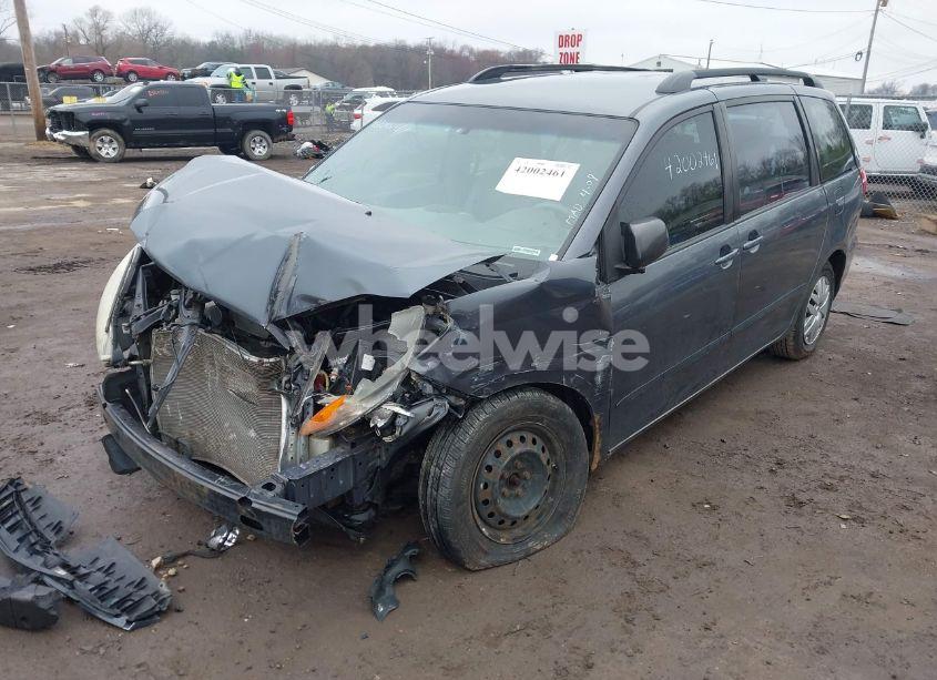Photo 2 of 2007 Toyota Sienna CE (VIN 5TDZK23C87S067374)