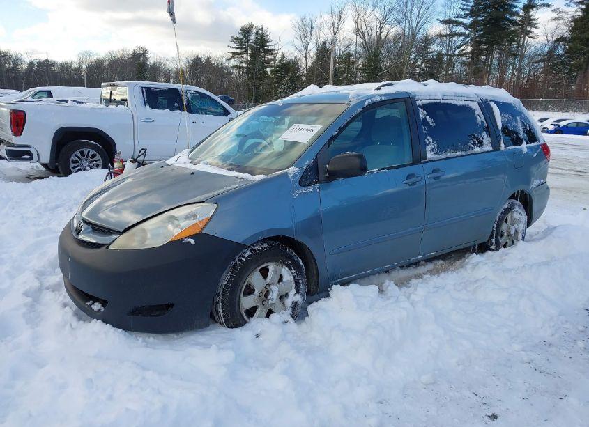 Photo 2 of 2007 Toyota Sienna LE (VIN 5TDZK23C87S072249)