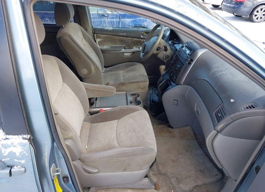 Photo 5 of 2007 Toyota Sienna LE (VIN 5TDZK23C87S072249)