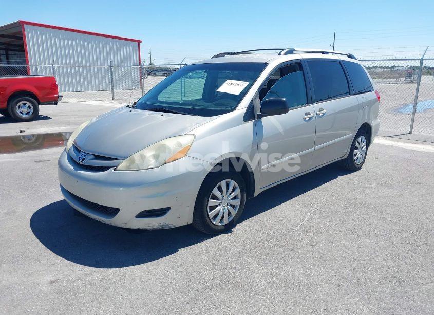 Photo 2 of 2007 Toyota Sienna LE (VIN 5TDZK23C87S077533)