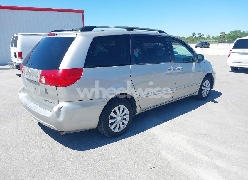 Photo 4 of 2007 Toyota Sienna LE (VIN 5TDZK23C87S077533)