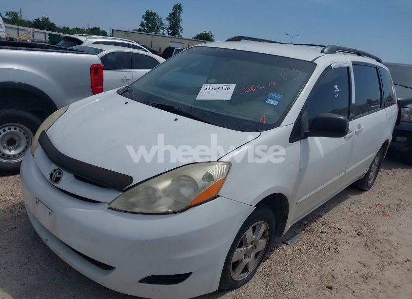 Photo 2 of 2007 Toyota Sienna CE (VIN 5TDZK23C87S080030)