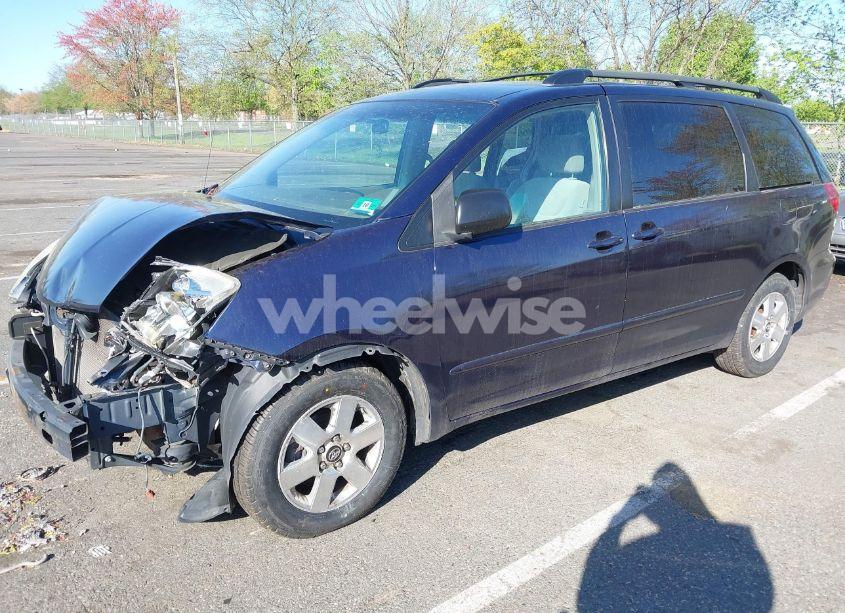 Photo 2 of 2007 Toyota Sienna LE (VIN 5TDZK23C87S080688)
