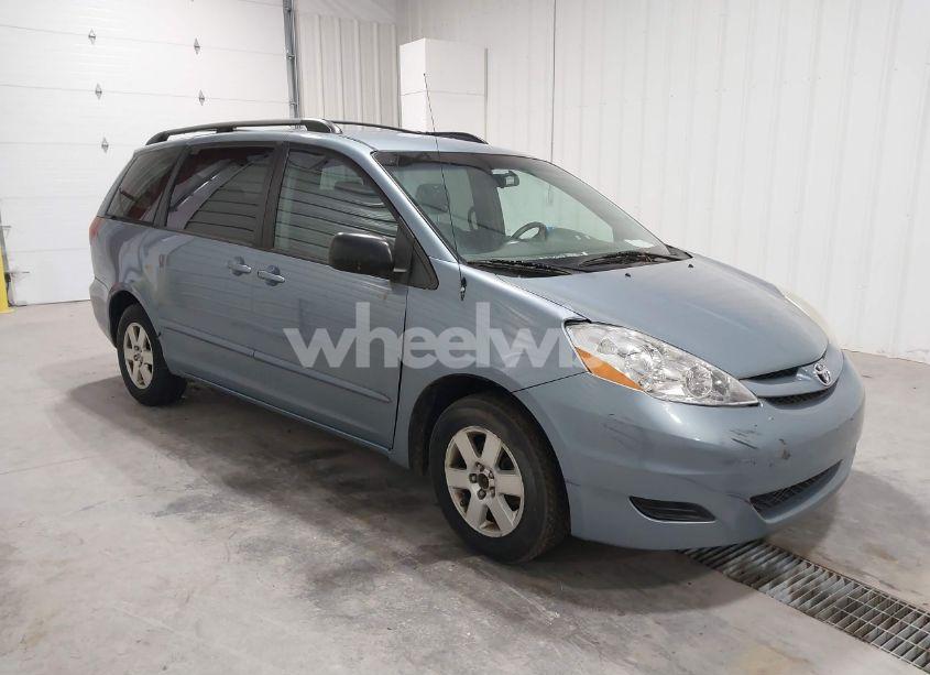 2007 Toyota Sienna LE (VIN 5TDZK23C87S098317) main photo
