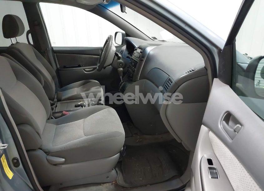 Photo 5 of 2007 Toyota Sienna LE (VIN 5TDZK23C87S098317)