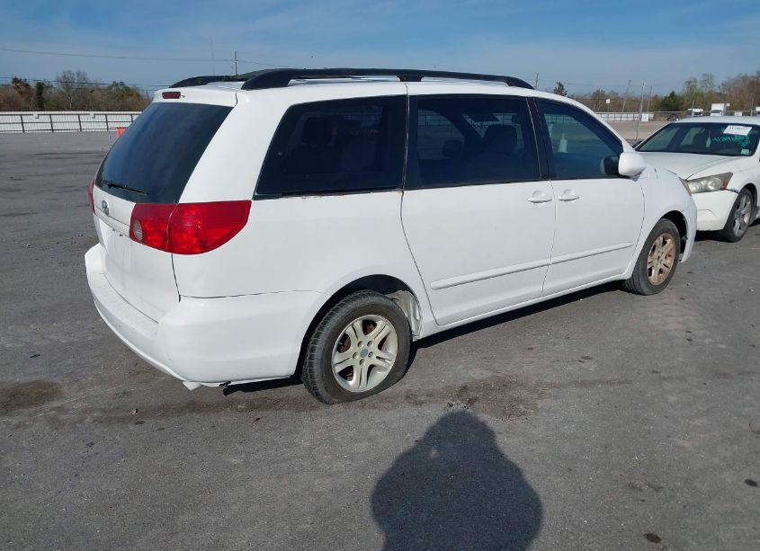 Photo 4 of 2008 Toyota Sienna CE (VIN 5TDZK23C88S103680)