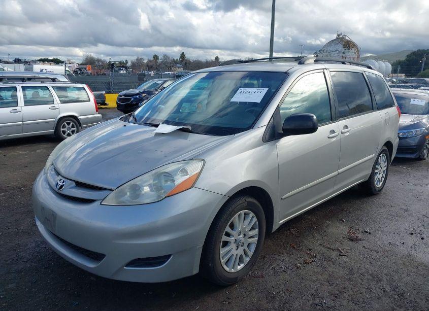 Photo 2 of 2008 Toyota Sienna LE (VIN 5TDZK23C88S122195)