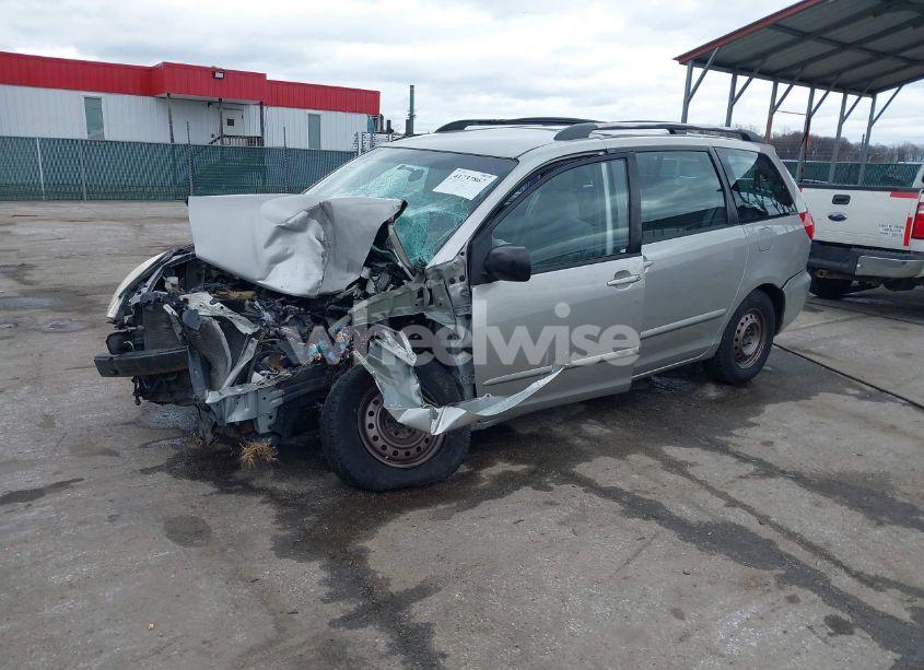 Photo 2 of 2008 Toyota Sienna CE (VIN 5TDZK23C88S127512)