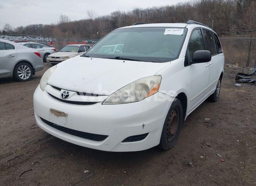 Photo 2 of 2008 Toyota Sienna LE (VIN 5TDZK23C88S153625)