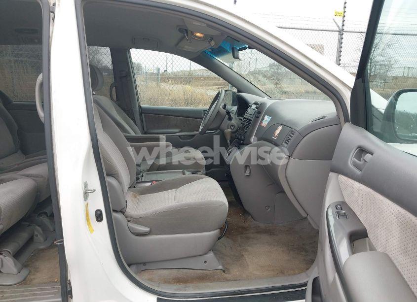 Photo 5 of 2008 Toyota Sienna LE (VIN 5TDZK23C88S153625)